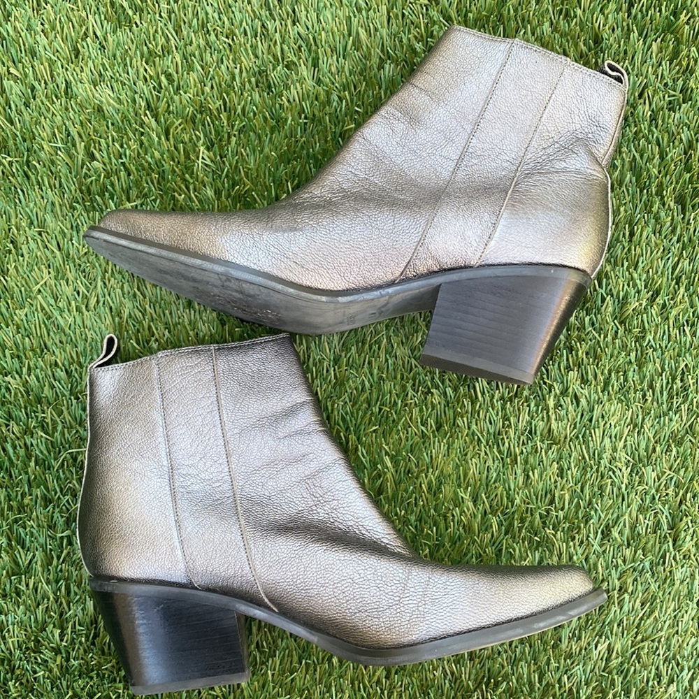 Guess “Talza” Pewter Fringe Zipper Booties - Picture 2 of 10